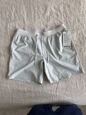 Lululemon License to Train shorts Men’s large 7 inch vapor color way